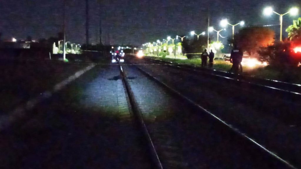 muere destrozado por el tren