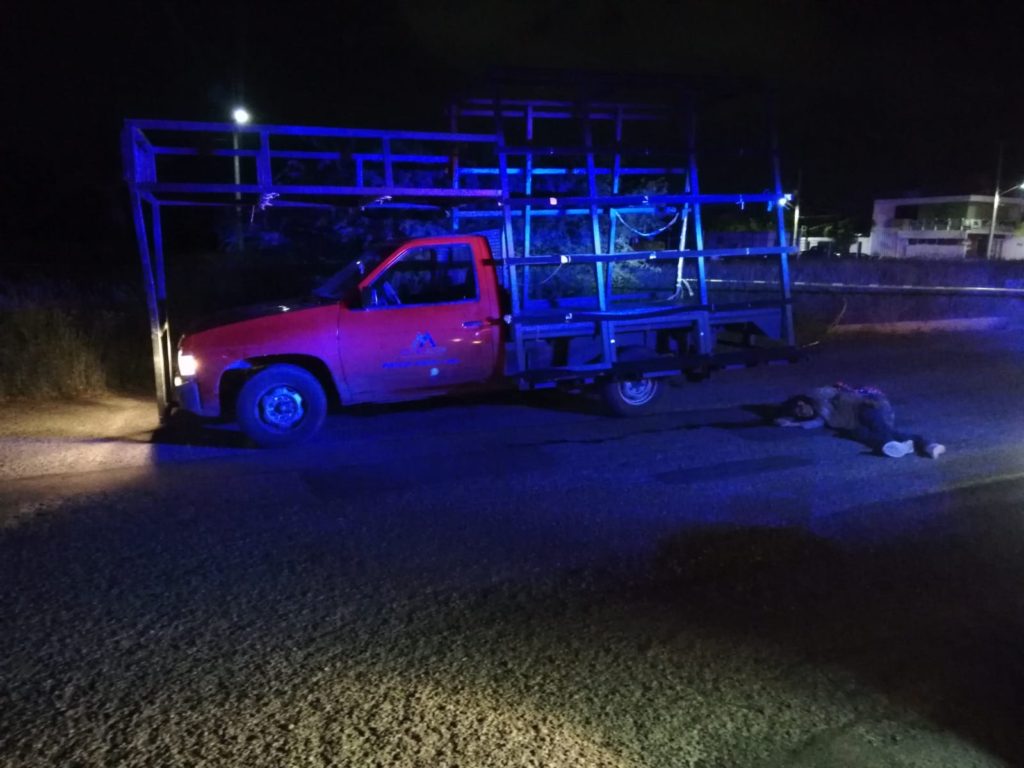 Camioneta mata a una mujer