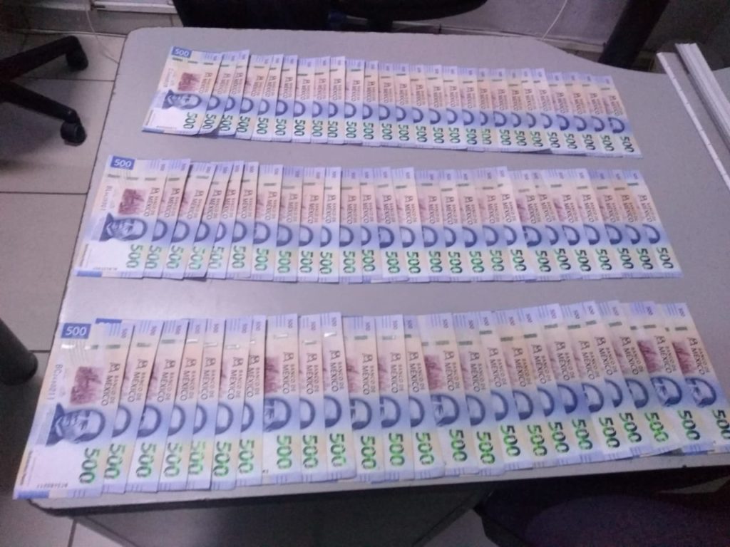 “Muchacha” saquea caja fuerte