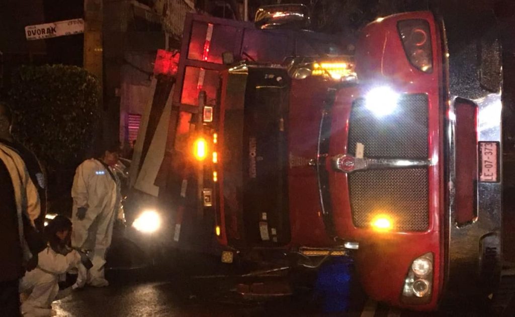 Murió aplastado por camión