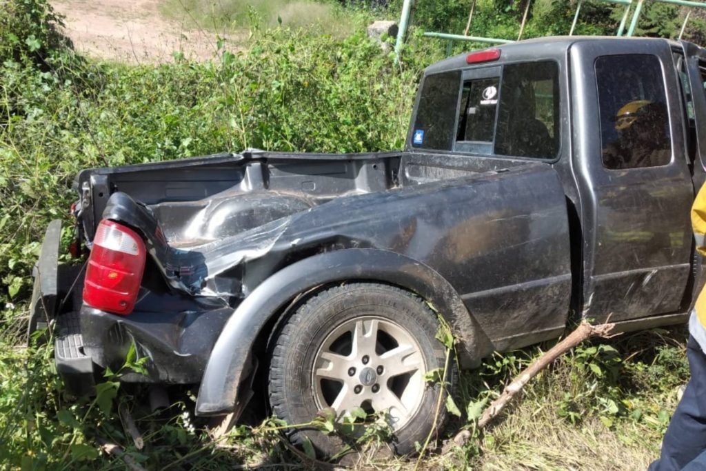 niño volcó camioneta