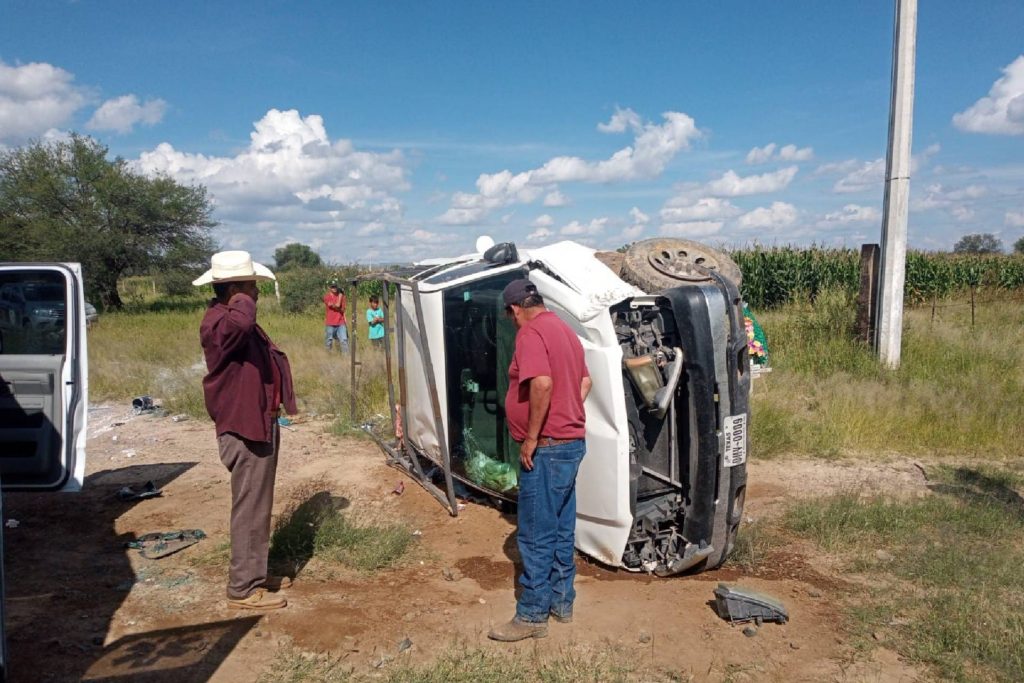 camioneta paso al tren