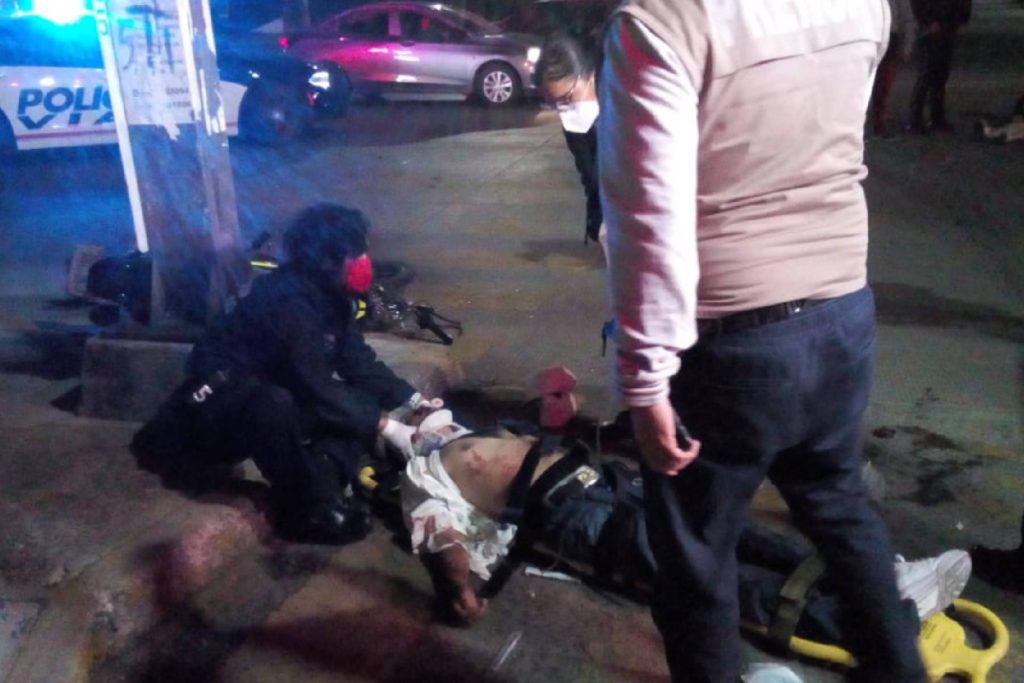 motociclistas embestidos camioneta