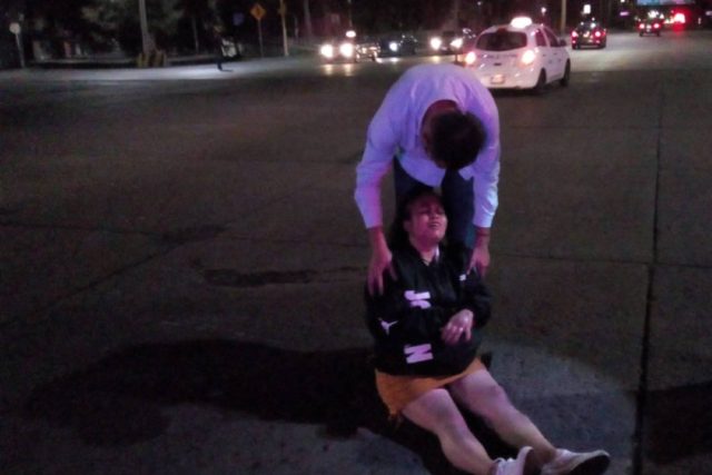 motociclistas embestidos camioneta