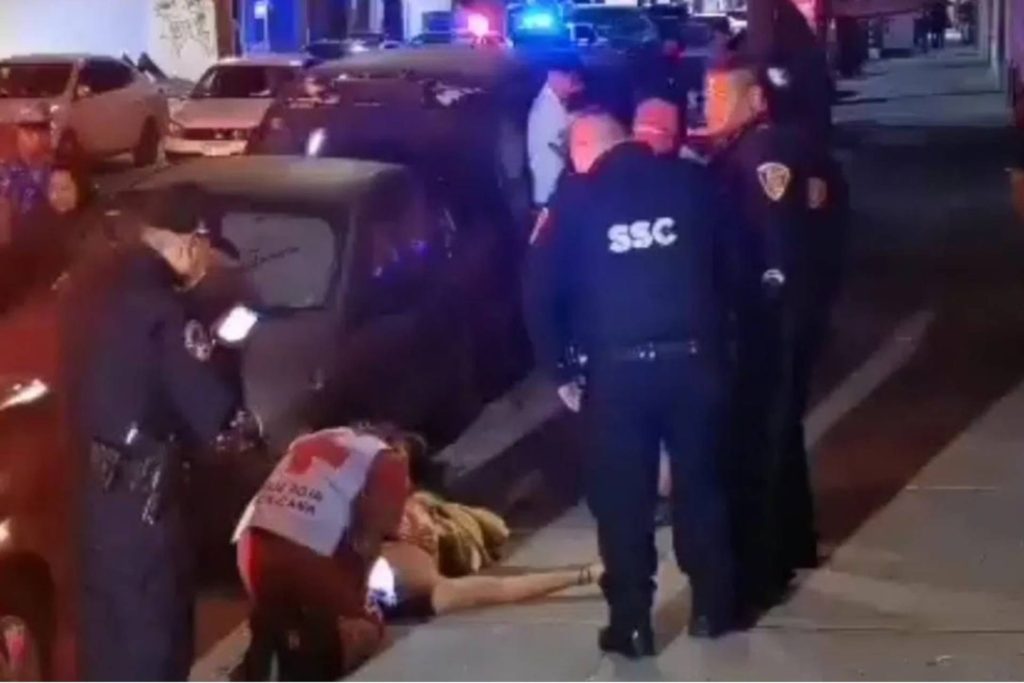 hombre desnudo cayó