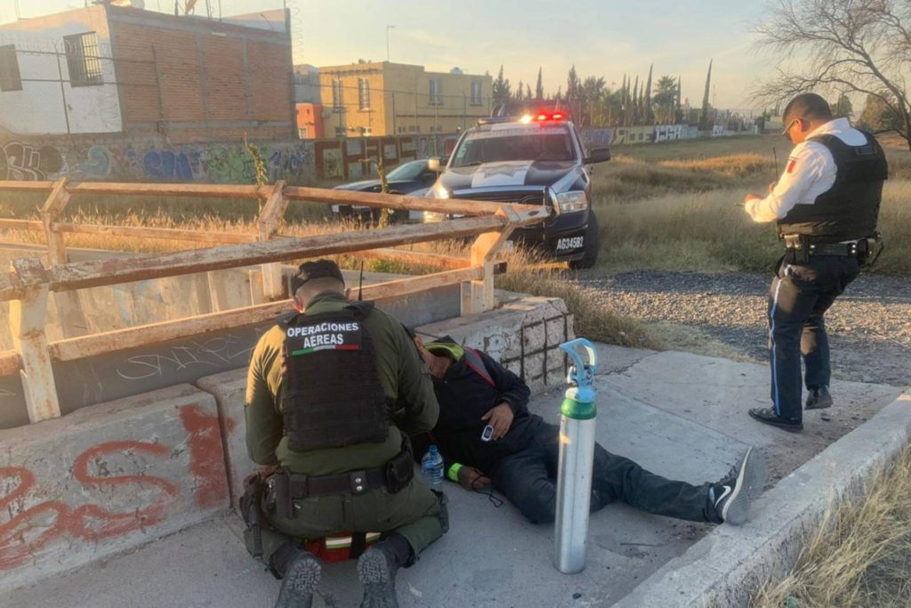 policías evitar quitaran la vida