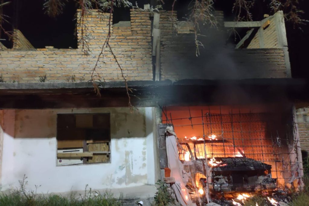 camioneta ardió en llamas