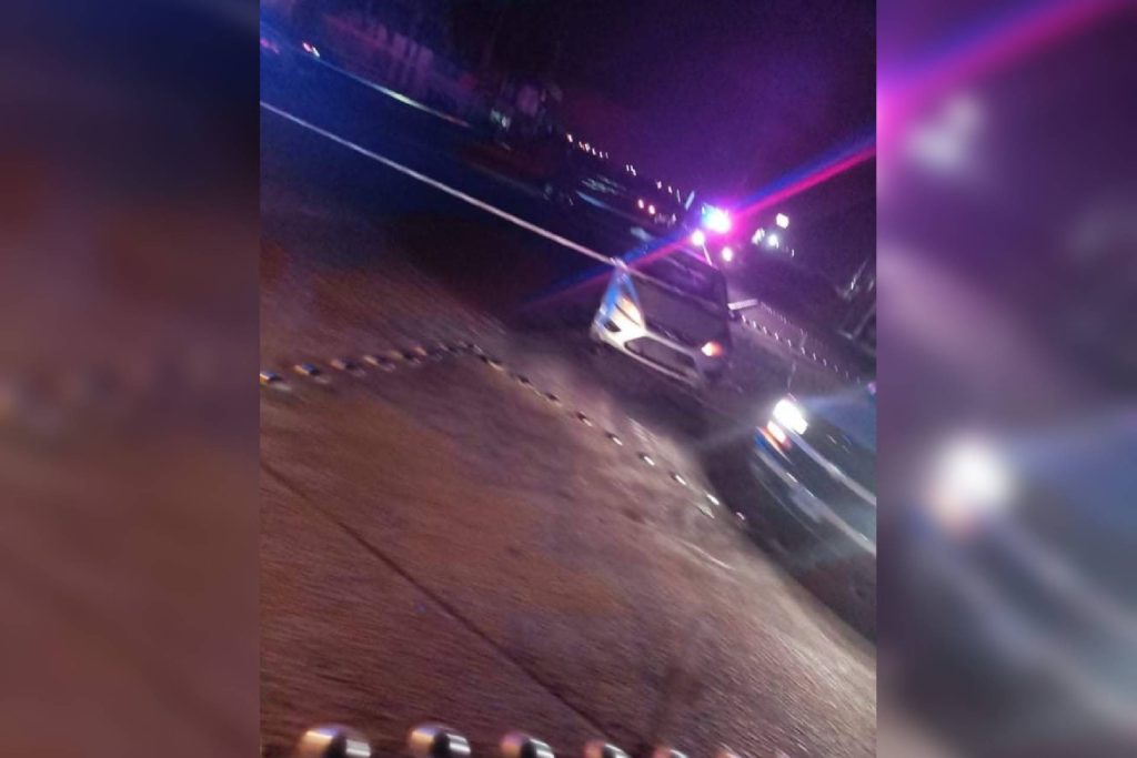 jovencitos brutalmente embestidos vehículo