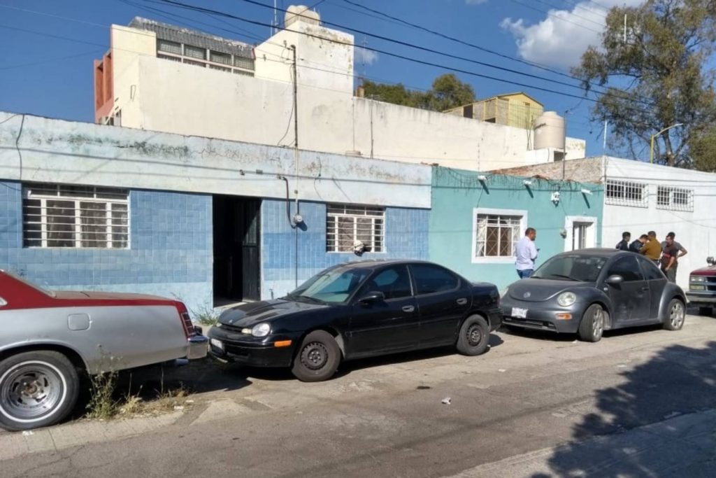 Agentes de la Policía de Investigación detuvieron a un sujeto y una mujer que intentaron asesinar a puñaladas, golpes y quemaduras a un hombre