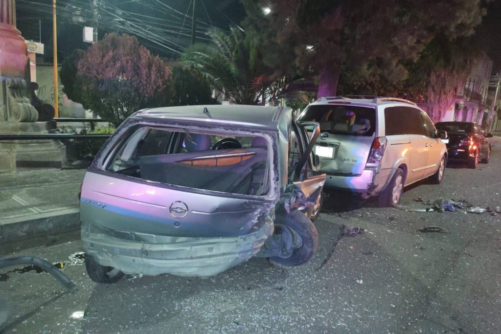 borracho chocó dos vehículos