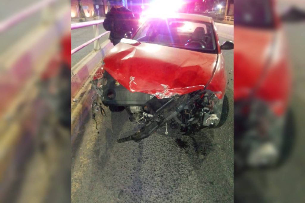 impactó muro de contención