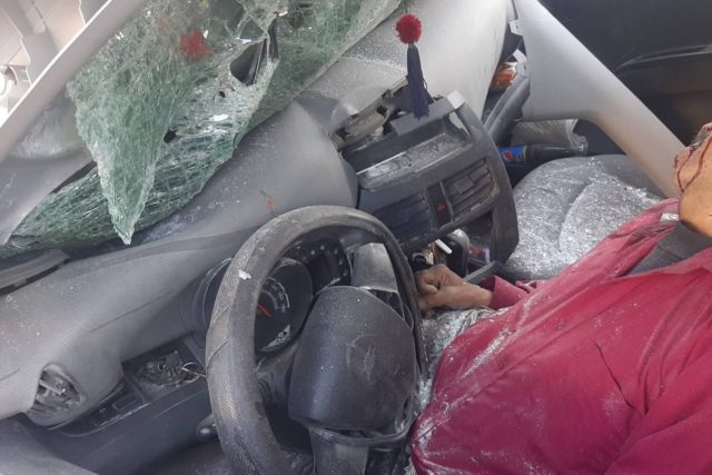 murió hombre estrellar automóvil tráiler