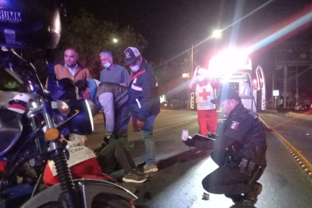 mujer lesionada motocicleta