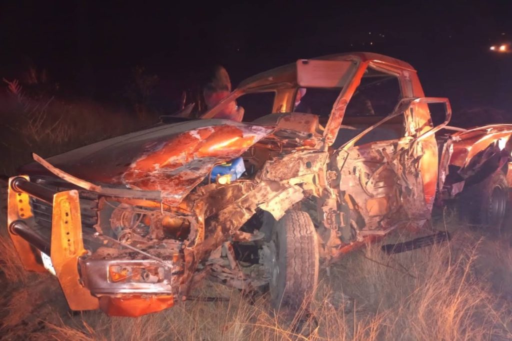 choque frontal dos camionetas