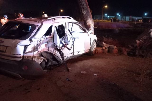 intentar ganarle el paso al tren