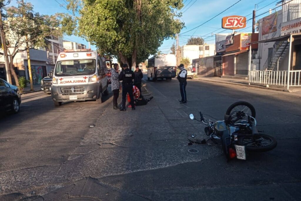 motociclista herido impactado vehículo