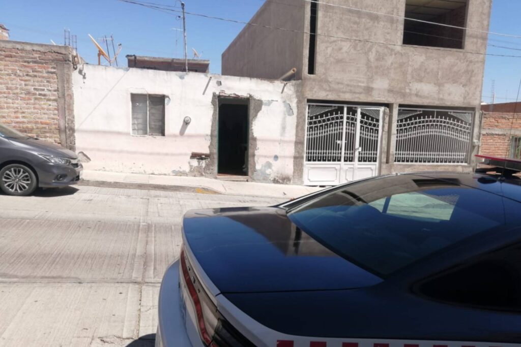 Policías rescatan tragado moneda globo