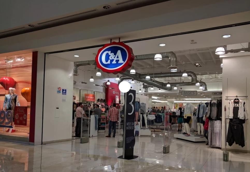 MUJER PERDIO LA VIDA EN UN CENTRO COMERCIAL