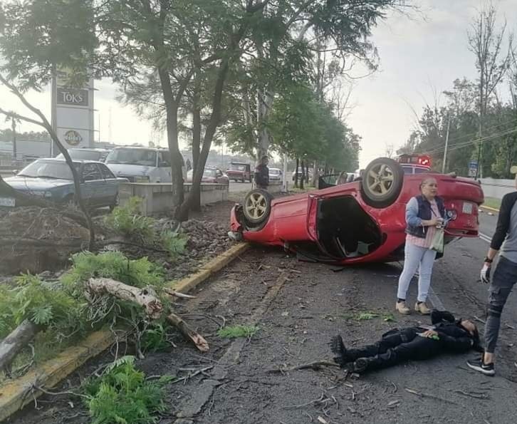 MUJER POLICÍA Y SUS HIJOS SE VULACAN Y RESULTAN LESIONADOS
