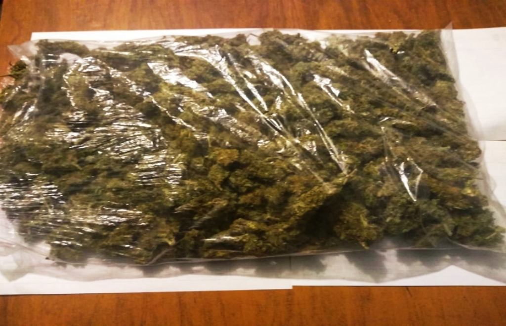 DETIENEN A NARCO CON 1 KILO DE MOTA