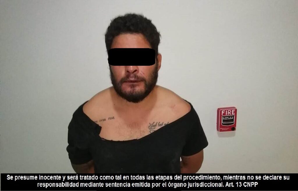 UN PAR DE SUJETOS AGREDEN A SU FAMILIA Y POLICIAS