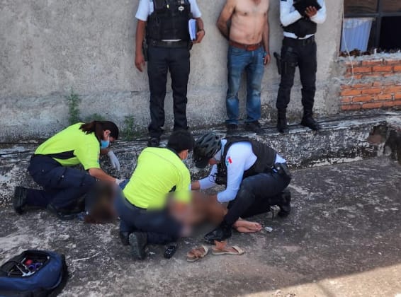 AMA DE CASA CAE DE LA AZOTEA Y ES HOSPITALIZADA