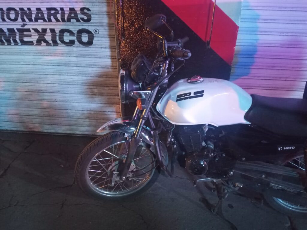 MOTOCICLISTA ES HOSPITALIZADO TRAS UN CHOQUE