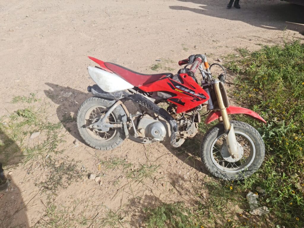 DOS MOTOCICLISTAS MENORES DE 10 AÑOS FUERON EMBESTIDOS