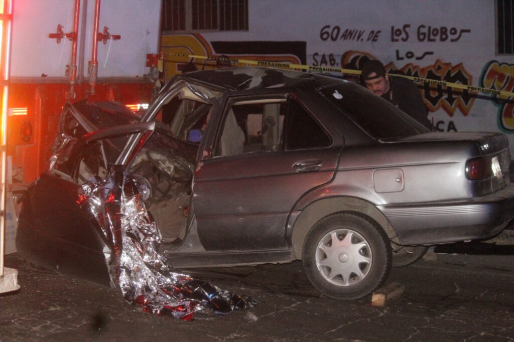 MUERE UN HOMBRE TRAS IMPACTARSE DETRAS DE UN TRAILER