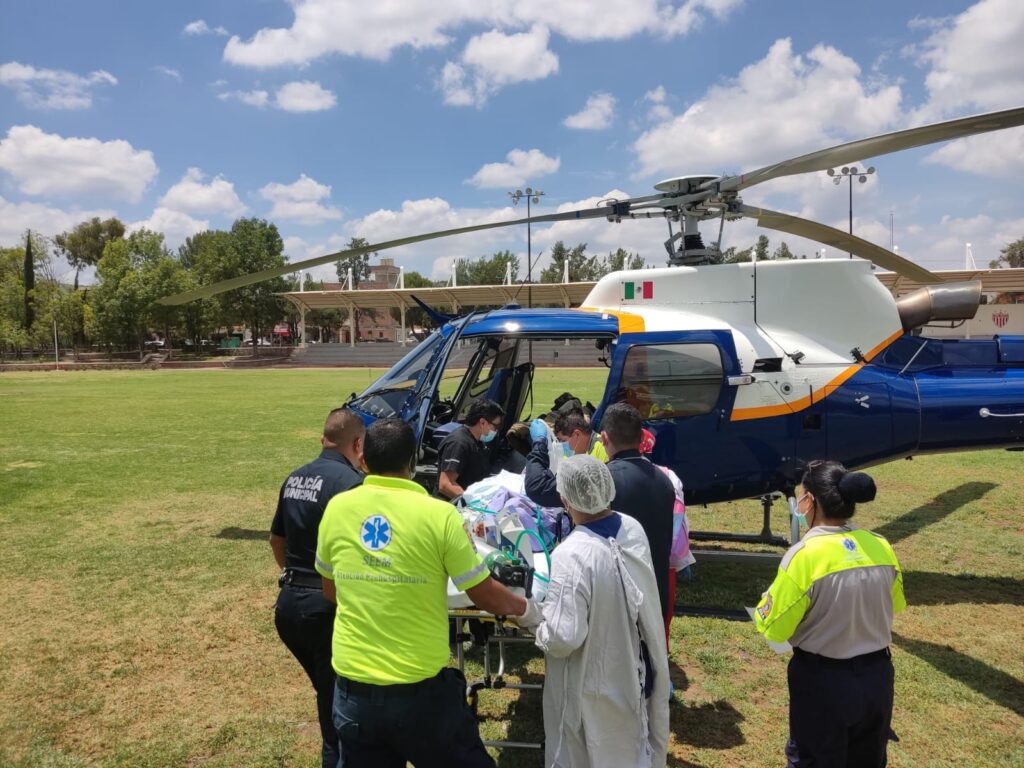 MENOR ES TRASLADO EN HELICOPTERO TRAS DESANGRARSE