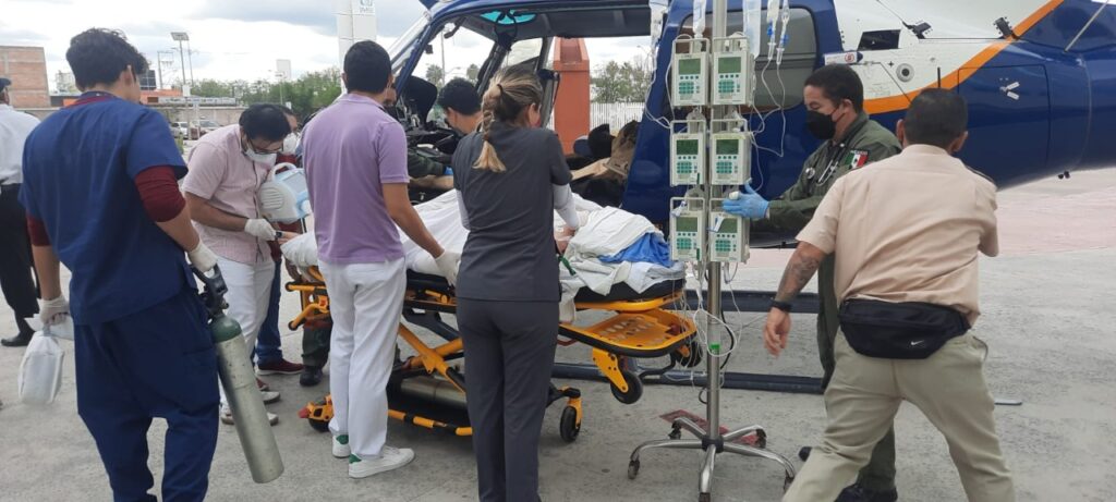 TRASLADAN A UN JOVEN CON SEVERAS QUEMADURAS A UN HOSPITAL EN GUADALAJARA