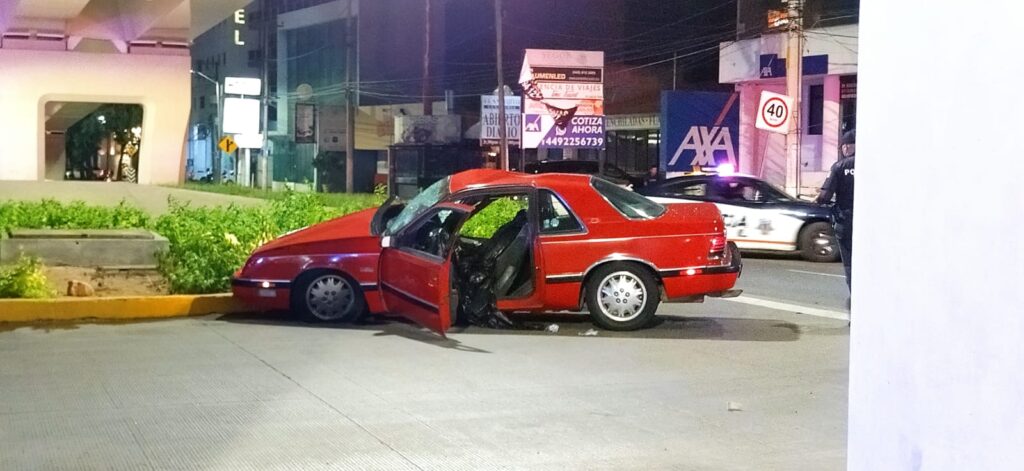 CAMION YOVOY MATA A CONDUCTOR QUE SE PASO EL ALTO