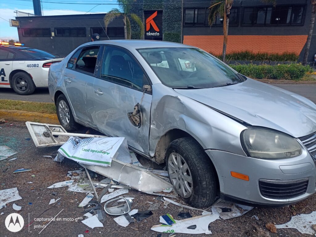 CARAMBOLA DEJA DAÑOS MAETERIALES POR MAS DE 250 MIL PESOS