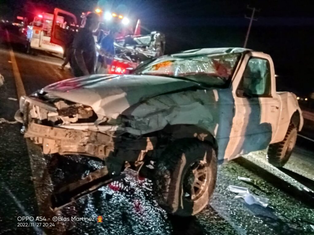 CAMIONETA SE VUELCA SOBRE LA CARRETERA 45 EN PABELLÓN DE ARTEAGA