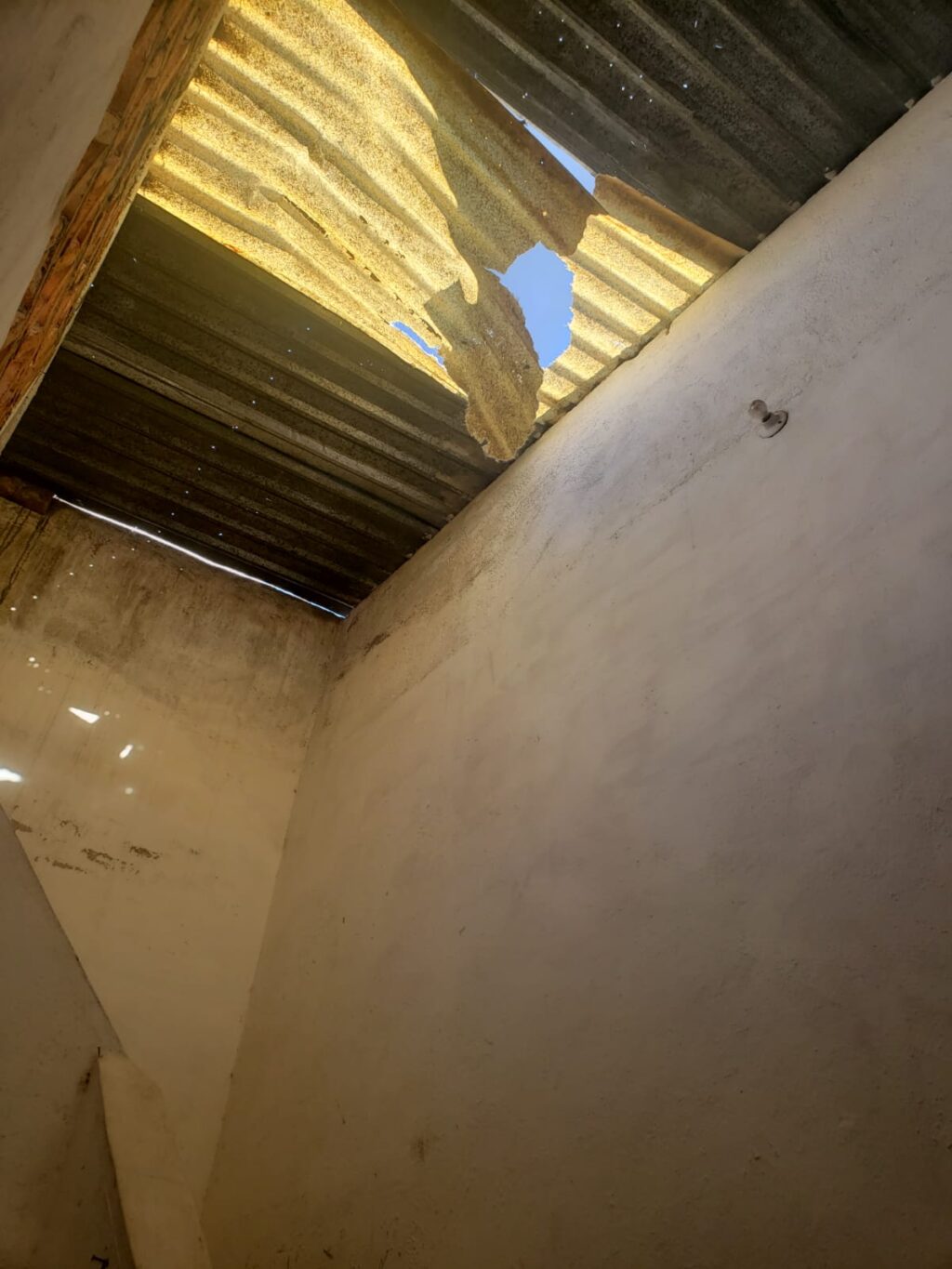 LADRON CASI MUERE TRAS CAER DE 5 METROS DE ALTURA