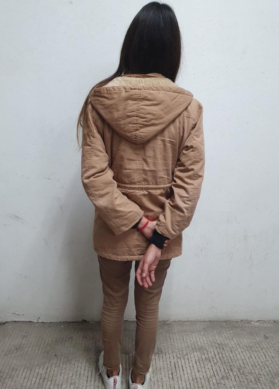 DESQUICIADA JOVEN DE 17 AÑOS GOLPEA SU MADRE