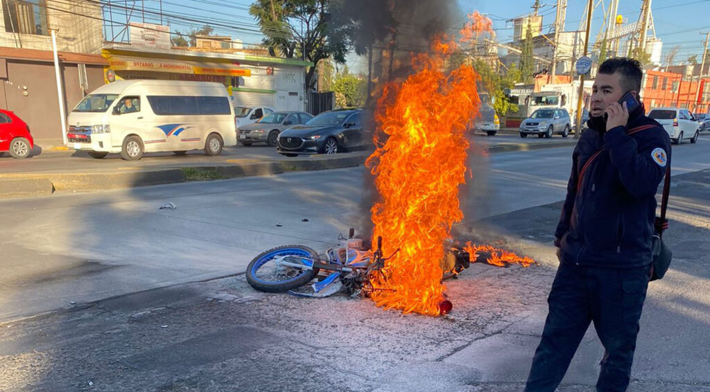 UN HOMBRE LESIONADO Y UNA MOTO INCENDIADA FUE EL SALDO DE UN ACCIDNETE VIAL
