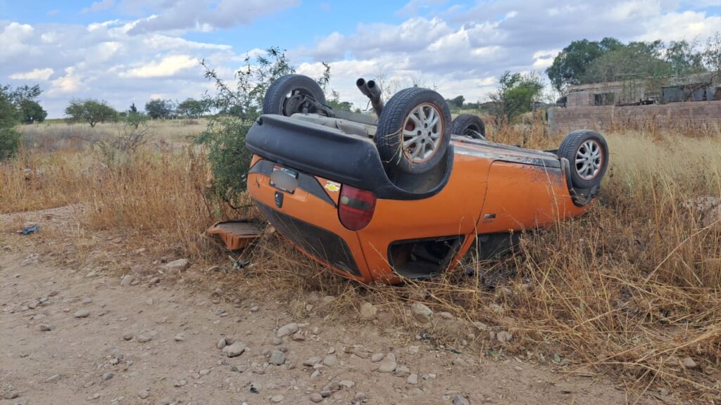 MUERE UN HOMBRE TRAS SALIRES DE LA CARRETERA Y VOLCARSE