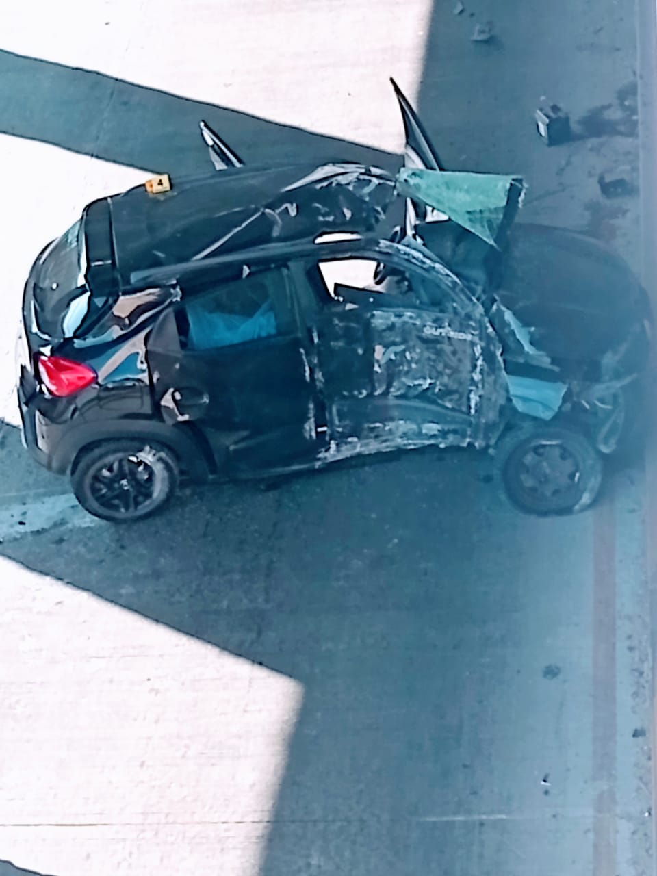 POR IR PELEANDO SE ACCIDENTARON Y UNA DE LAS IMPLICADAS MURIO