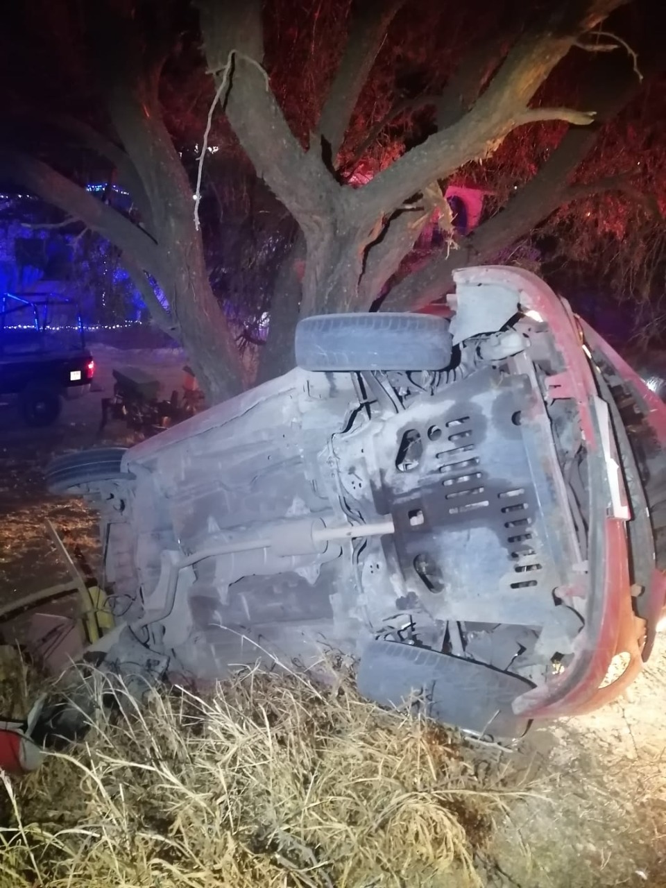 SE VUELCA UN HOMBRE Y ES HOSPITALIZADO DE EMERGENCIA