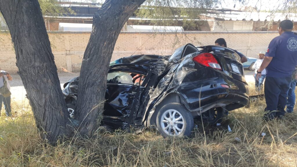 MUJER RESULTA GRAVE TRAS BRUTAL ACCIDENTE