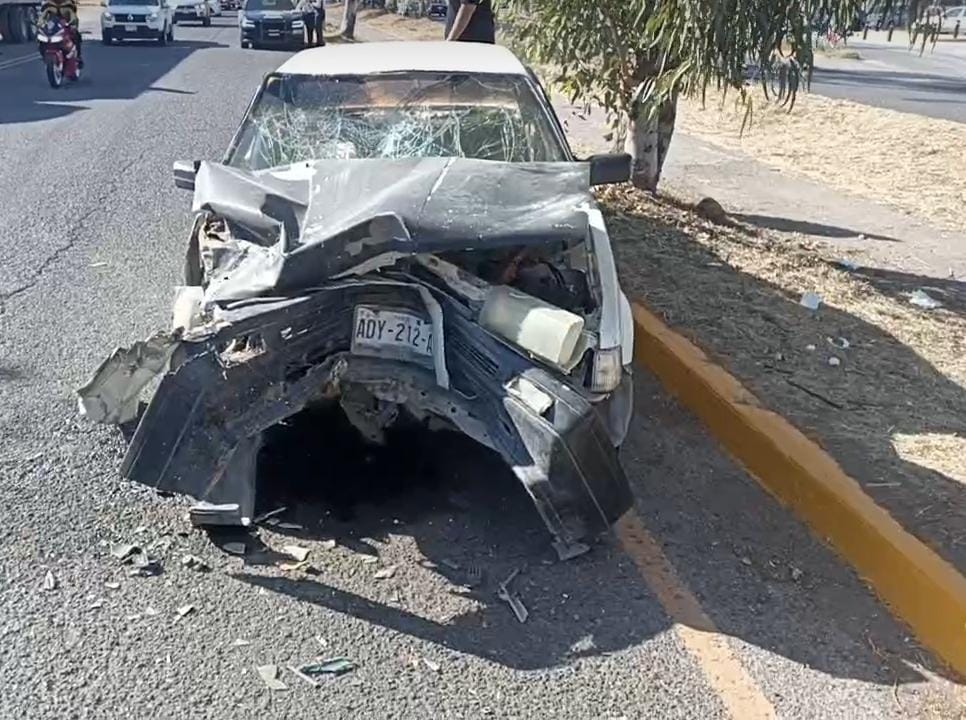 TRAILERO DEJA HERIDA A UNA FAMILIA COMPLETA
