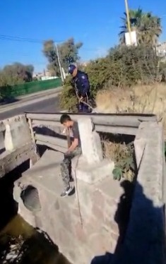 POLICIA MUICIPAL RESCATA A UN  JOVEN DE LA MUERTE