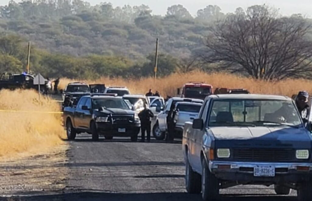 SICARIOS ATACAN CAMIONETA DE AGUASCALIENTES, LA CUAL RESULTO CON REPORTE DE  ROBO