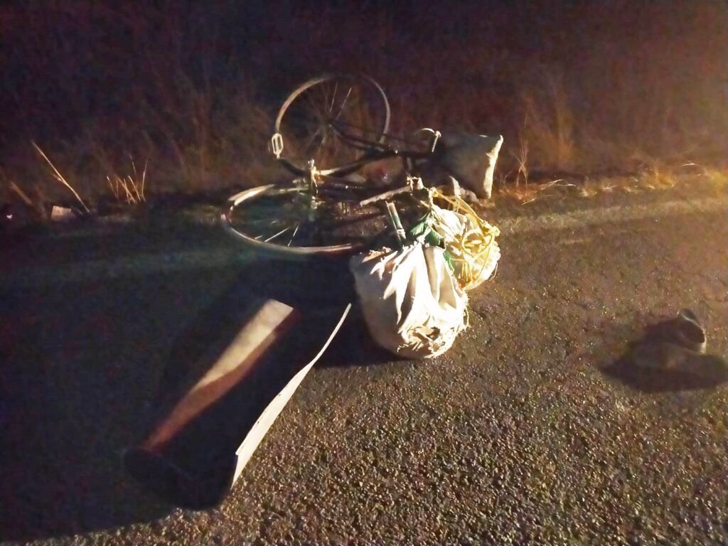 DOS LESIOANDOS TRAS UN CHOQUE ENTRE MOTO Y BICICLETA