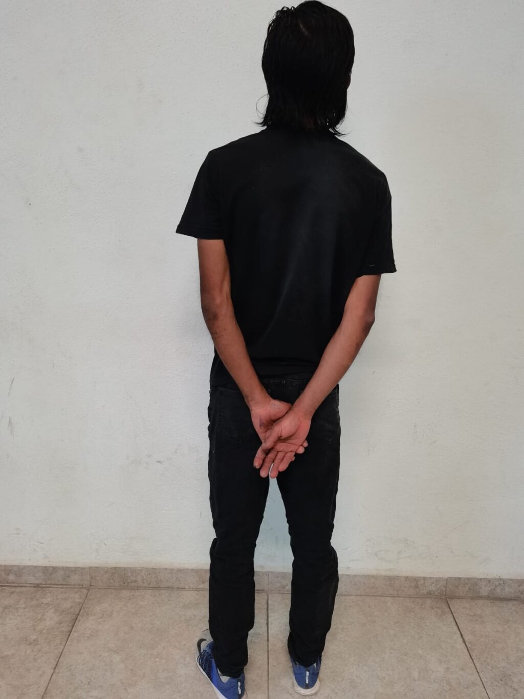 VIOLABA A SU PRIMO Y FUE DETENIDO