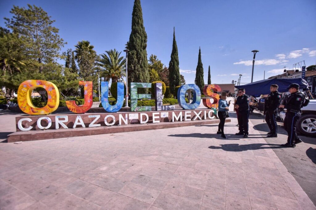 POLICIA ESTATA DE AGUASCALIENTES INGRESA A JALISCO PARA RESCATAR A UNA MUJER