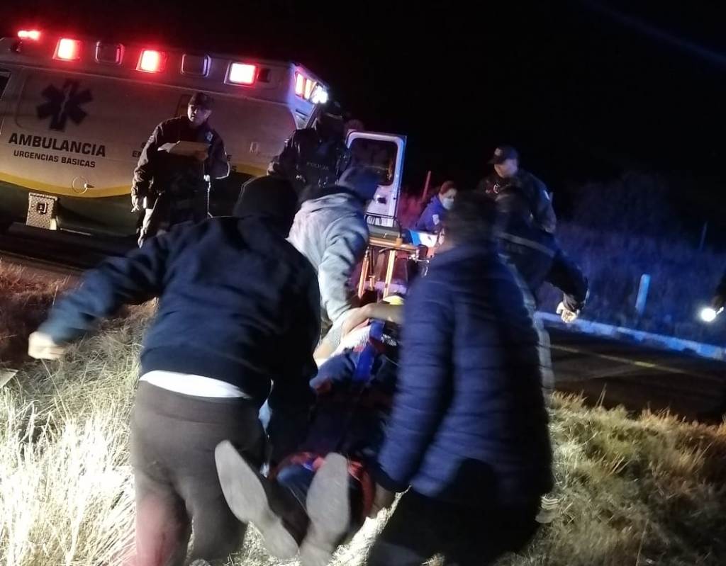 SE VOLCARON TRAS SALIRSE DE LA CARRETERA