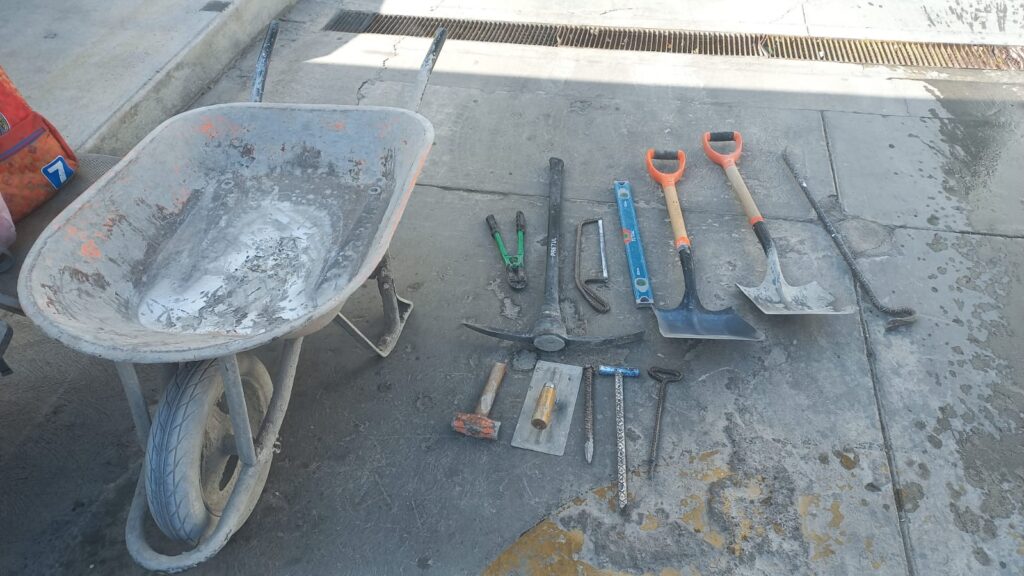 DOS “ÑILES” LE ESTABAN ROBANDO A SU PATRON