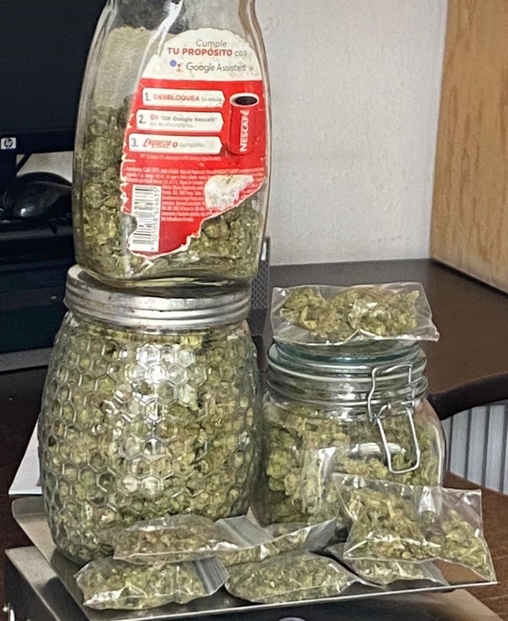 PAR DE NARCOS LEVABAN MAS DE 2 KILOS DE MOTA Y FUERON DETENIDOS